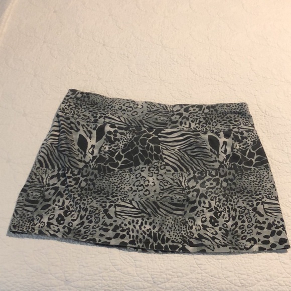 Great condition Leopard Skirt - Picture 2 of 6